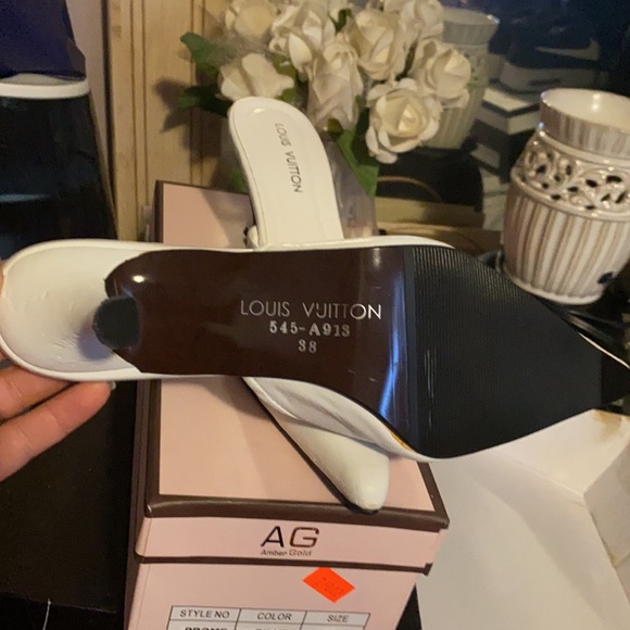 Luis Vuitton white loafers with gold accessories - Picture 4 of 9